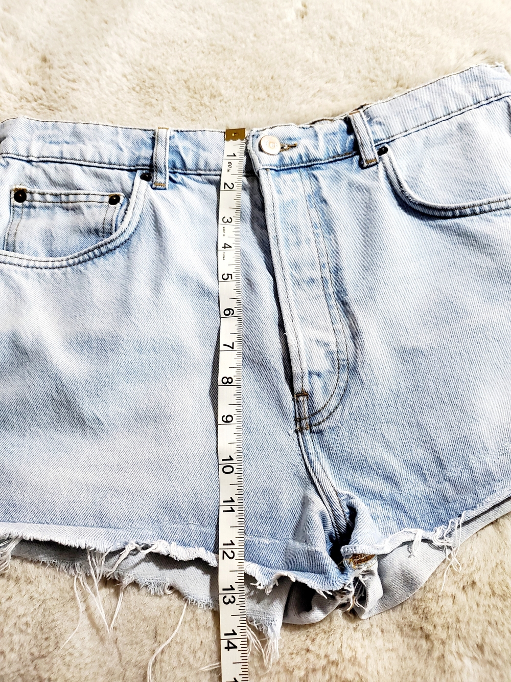 Reformation Denim Shorts Size 30 Light Wash Frayed Hem Button Fly Coastal  Boho - Picture 10 of 11